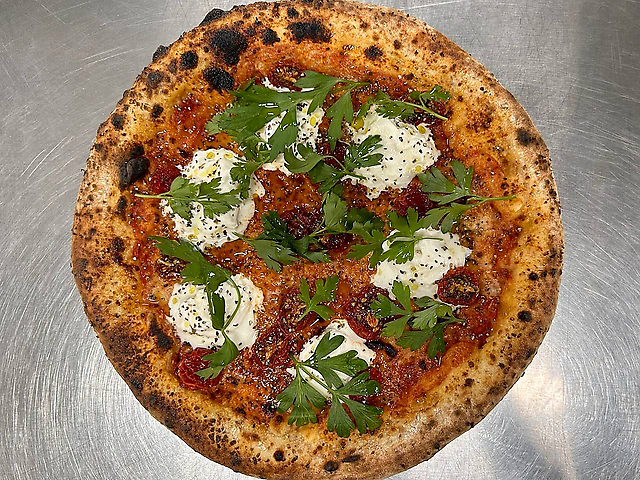 Піца зі страчателою, чері конфі, трюфельна олія 30 см