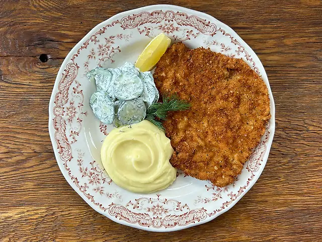 Шніцель з картопляним пюре