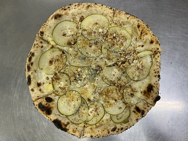 Піца з грушою та горгонзолою, волоський горіх 30 см