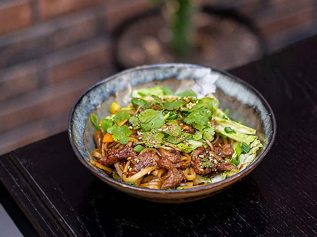 Локшина удон з яловичиною