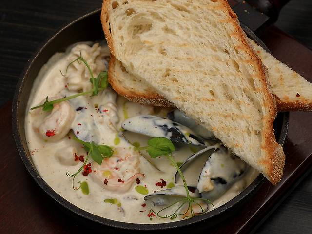 Сковорода з морепродуктами