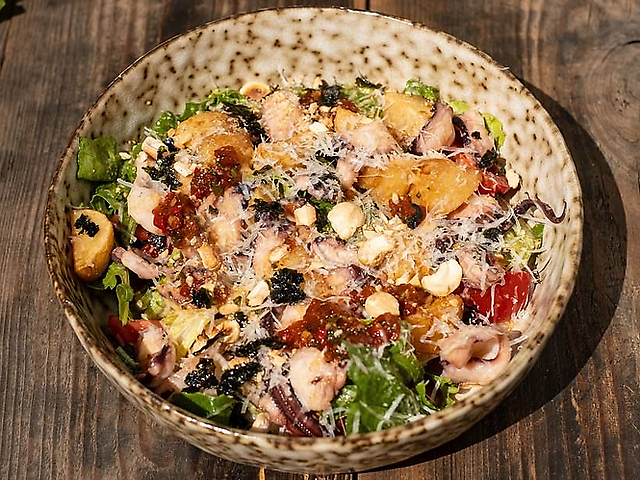 Салат з кальмаром