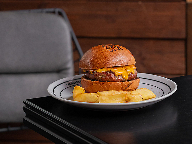 THE ROASTERY BURGER
