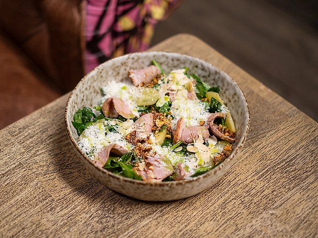 Салат з качиною грудкою