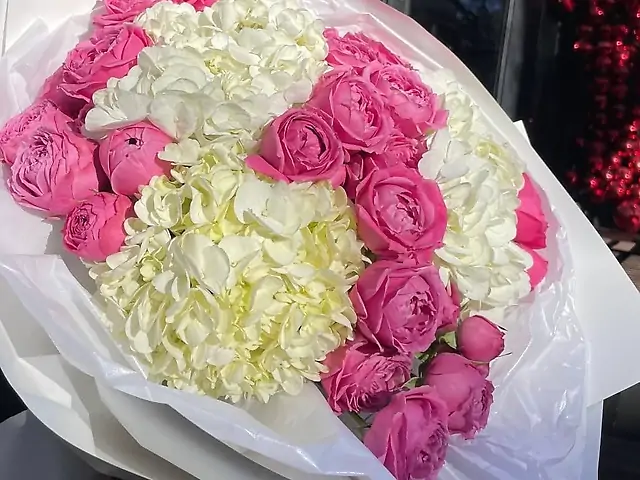Букет піоновидні троянди