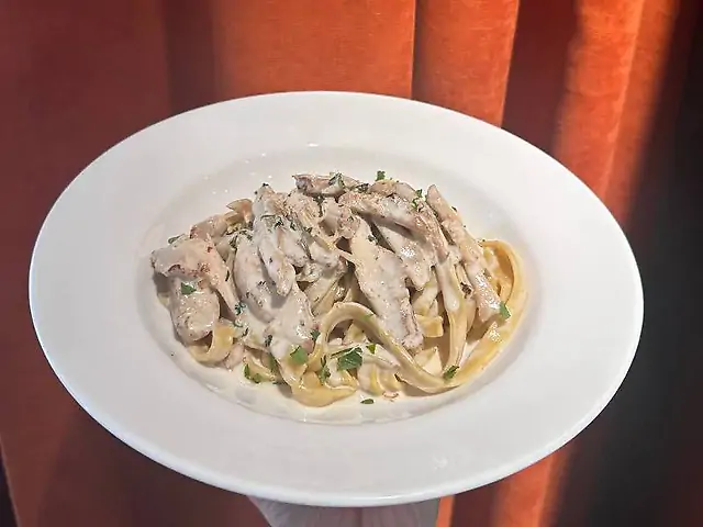 Тальятелле з курчам та вершками