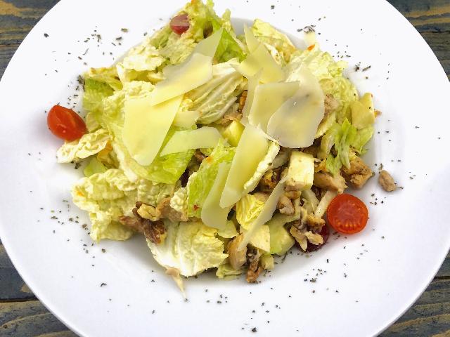 Салат с курицей и сельдереем