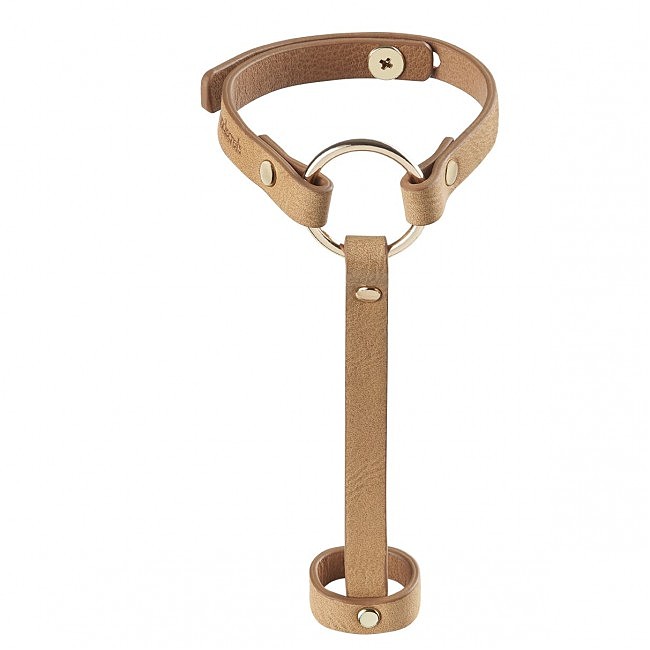 Пара браслетів на запястя та палець Bijoux Indiscrets MAZE Hand Bracelet Harness коричневий, екошкіра