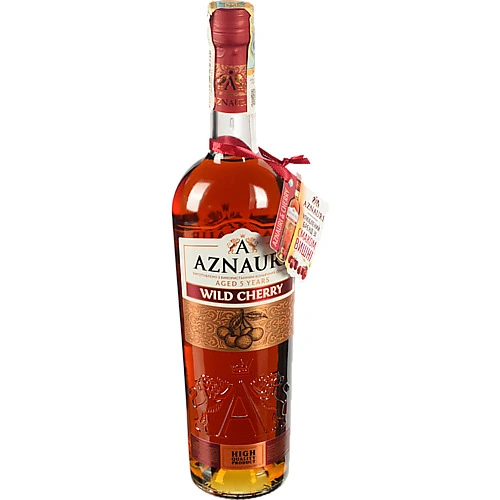 Напій спиртнАзнаурі Чері 0.7л9